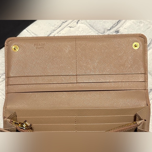 Prada Saffiano Leather Beige Bow Wallet - EUC with cards, box and paper! - Picture 13 of 16